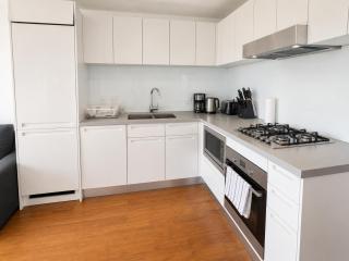 Cozy & Moden Downtown Condo in Vancouver - 7