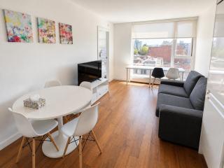 Cozy & Moden Downtown Condo in Vancouver - 9