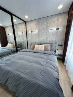 5 Min to Airport Apartment - 0