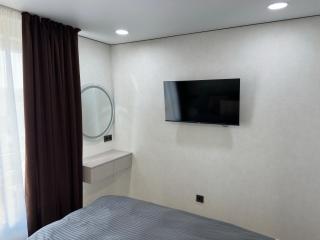 5 Min to Airport Apartment - 7