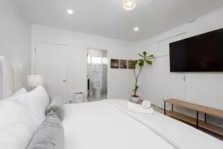 Beautiful 3 Bedrooms Home Full Kitchen and Laundry - 4
