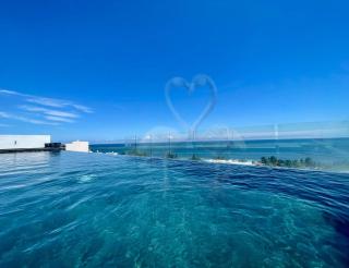 Private Suite, Walk to the Beach, Oceanview Rooftop Pool, Fast WiFi - 4