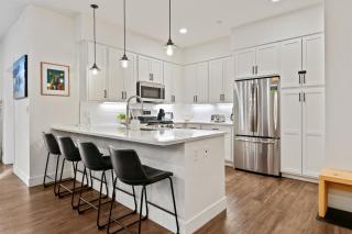 Downtown WP Loft 106 I Huge Hot Tub I Great Views I Activity Program - 9