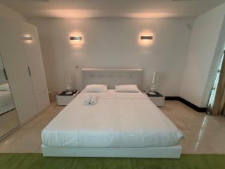 Elegant 5BR Villa with Private Pool & Private Beach Access Durrat Al Bahrain - 5