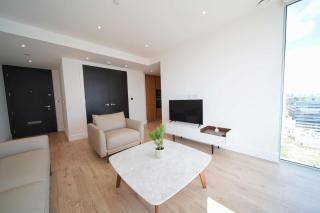 Stunning 2BRs Luxury London City - 6