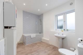 Durham 3BR House Ideal for Contractors - 7