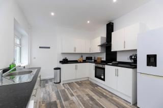 Durham 3BR House Ideal for Contractors - 2