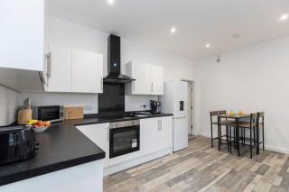 Durham 3BR House Ideal for Contractors - 1