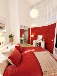 Holiday Club Spa Luxury Suite w Sauna Jacuzzi FREE Parking - 0