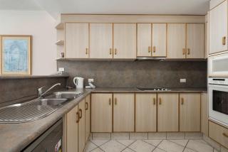 Coastal View Haven with Balcony in Surfers Paradise - 4