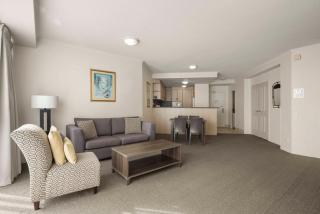 Coastal View Haven with Balcony in Surfers Paradise - 2