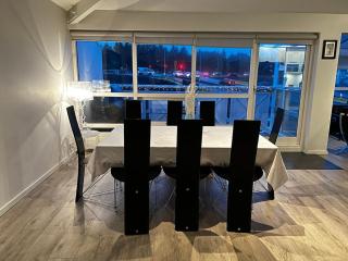 Bright and cozy penthouse near downtown - 2