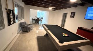 Beautiful Home With Pool in Hollywood - 8