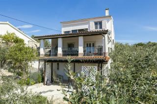 Apartments by the sea Necujam, Solta - 18993 - 9