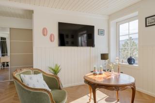 Red Ruby - apartment - downtown - marina stay - 2