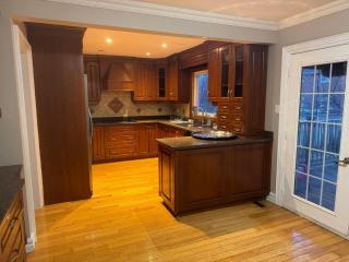 Luxury house 10 bdrms - near airport, sq 1, Private Backyard - 4