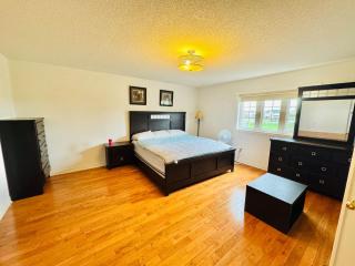 Luxury house 10 bdrms - near airport, sq 1, Private Backyard - 2