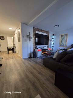 Beautiful Apartment with Board Games and massage Chair to Close to Downtown - 1