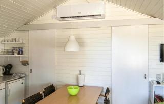 2 Bedroom Beach Front Home In Nexø - 5