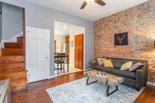 Cozy rowhouse in the quiet Fairmount neighborhood - 8