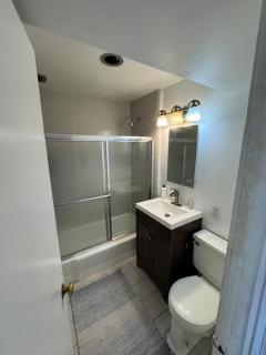 Bright&Spacious 2BR in Prime Center City Location - 2
