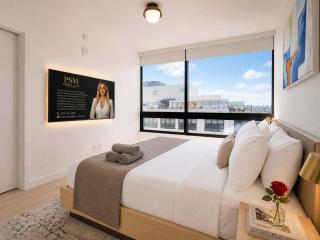 Brand New 1BR at District 225 King Bed Sofa Bed Sleeps 4 Prime Miami Living - 7