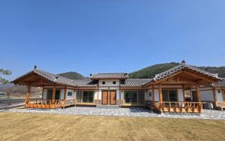 Areumchae Gyeongcheon Hanok Wanju - 8
