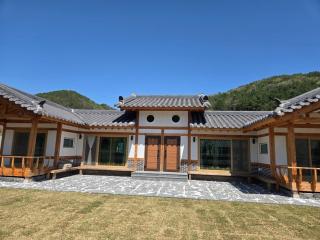 Areumchae Gyeongcheon Hanok Wanju - 7