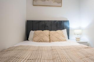 Riverside Penthouses - Duplex & Triplex - City Views - Free Parking - 5