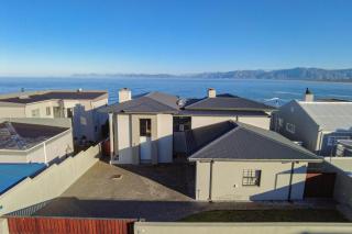 72 On Vyfer Family Friendly Whale Watching Pool - 9