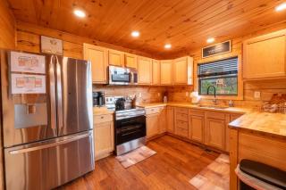 Charming Mountain Dream PrimeLocation Sleeps 8 - 8