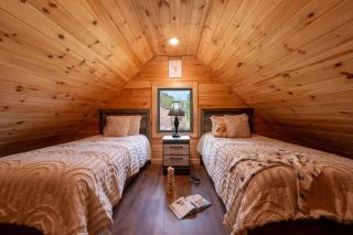 Charming Mountain Dream PrimeLocation Sleeps 8 - 2