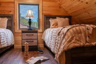 Charming Mountain Dream PrimeLocation Sleeps 8 - 4