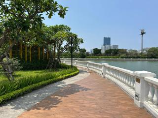Beautiful Two-bedroom Central Location With Pools, Gym, Private Walking Lake - 8