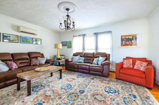 Big bright family home in town - 5