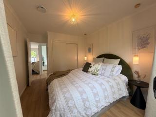 Newly Renovated - Private 2 bedroom retreat - 5