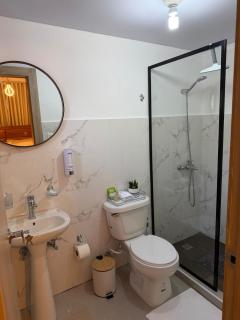 Modern Apt ,Near Airport, Pool ,Parking - 2