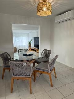 Sandy Lodge Steps to Beach Ocean Views Sleeps 6 AC WiFi Linen provided - 3