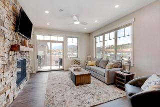 Downtown WP Loft 208 I Huge Hot Tub I Great Views - 4