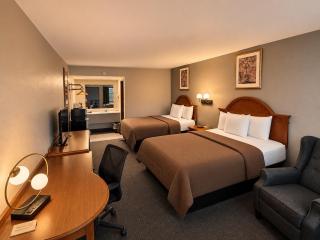 Ozark Inn & Suites - 5
