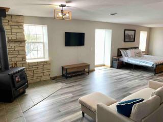 Riverview Villa - Hot Tub Suite (River Rock Inn) - 7
