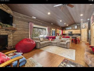Stonewall Hideaway- Lots of Trailer Parking - 3