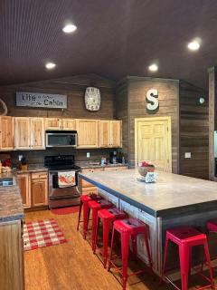 Stonewall Hideaway- Lots of Trailer Parking - 1