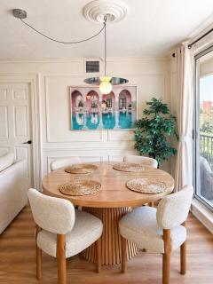 Luxury Condo Near High Park & Subway - 9