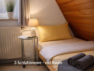 Dree Gevels Huus - Exklusives Deichhaus mit 2 separaten Fewo für 6 Personen - 350 m zur Nordsee - Gartenstrand, Sauna & Kamin - E-Ladestation - 3