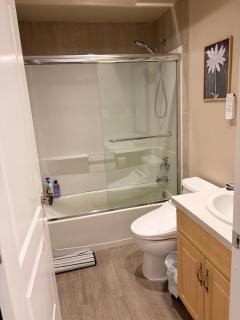 Bright and cozy 1B1B Suite Near YVR, DT, Free parking and Private Entrance - 1