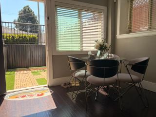 Bright and cozy 1B1B Suite Near YVR, DT, Free parking and Private Entrance - 3