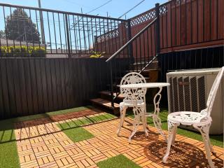 Bright and cozy 1B1B Suite Near YVR, DT, Free parking and Private Entrance - 1