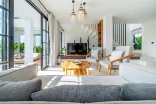 Casa Luma Villa - Rice Field Luxury Retreat with Pool & Billiards - 2