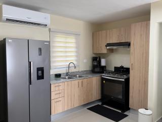 Modern Apt ,Near Airport, Pool ,Parking - 4